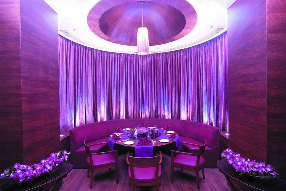 The Retreat Hotel & Convention Centre Мумбаї Екстер'єр фото