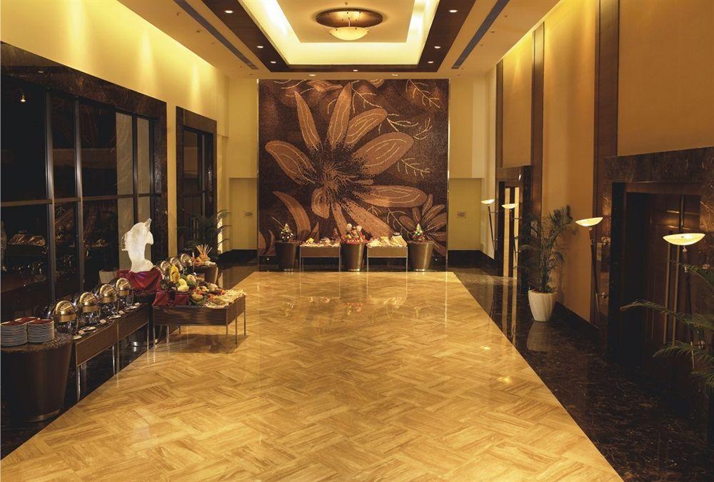 The Retreat Hotel & Convention Centre Мумбаї Екстер'єр фото