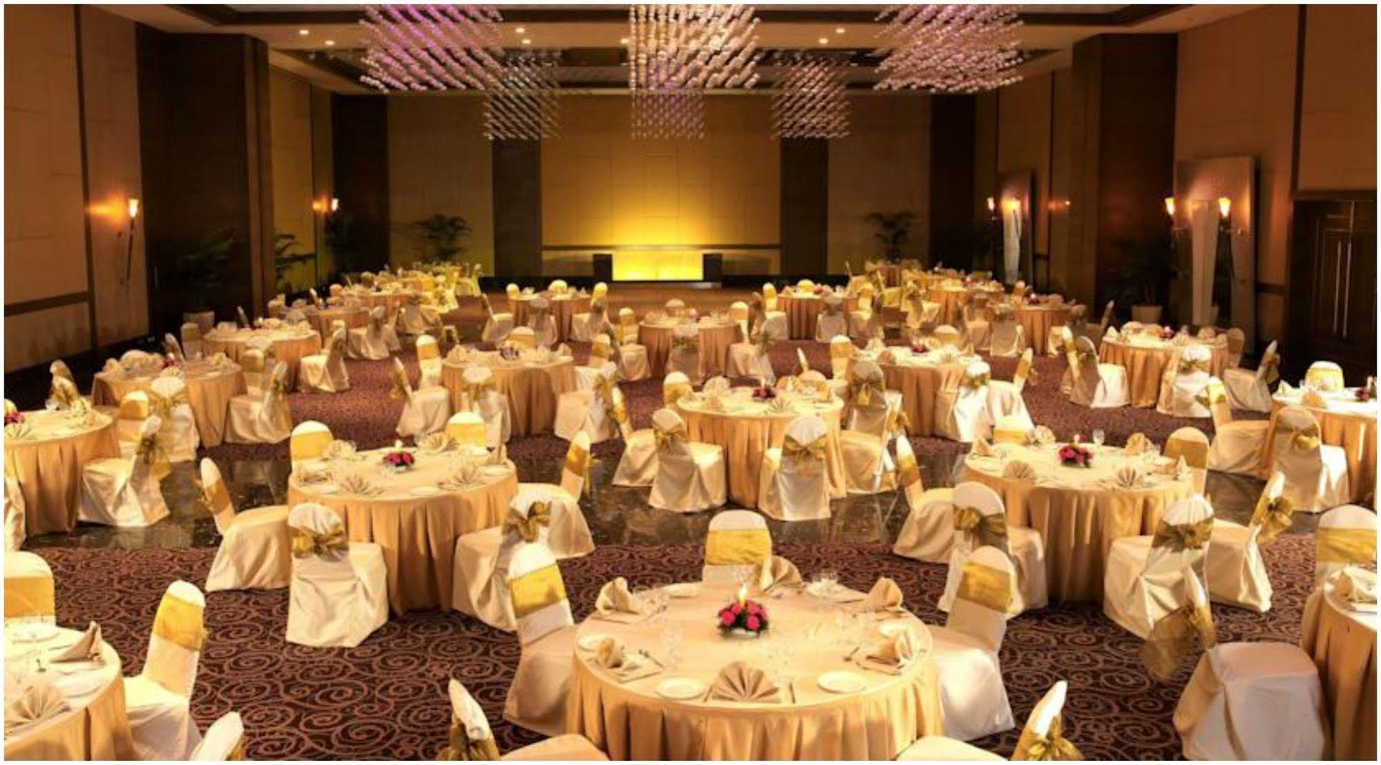 The Retreat Hotel & Convention Centre Мумбаї Екстер'єр фото
